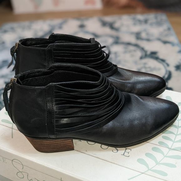 Clarks Black Ankle Boots with Layered Leather Design - Picture 2 of 11